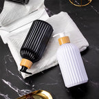 Set de 2 Bouteilles de Luxe avec Plateau Bambou